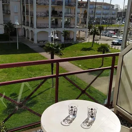 Superbe 3 Etoiles Vue Sur Port شقة *